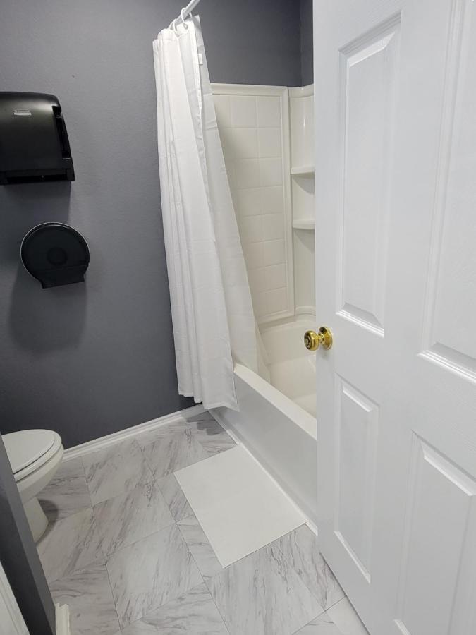 Nice & Cozy Bedroom At Gp'S Grand Prairie Exterior photo